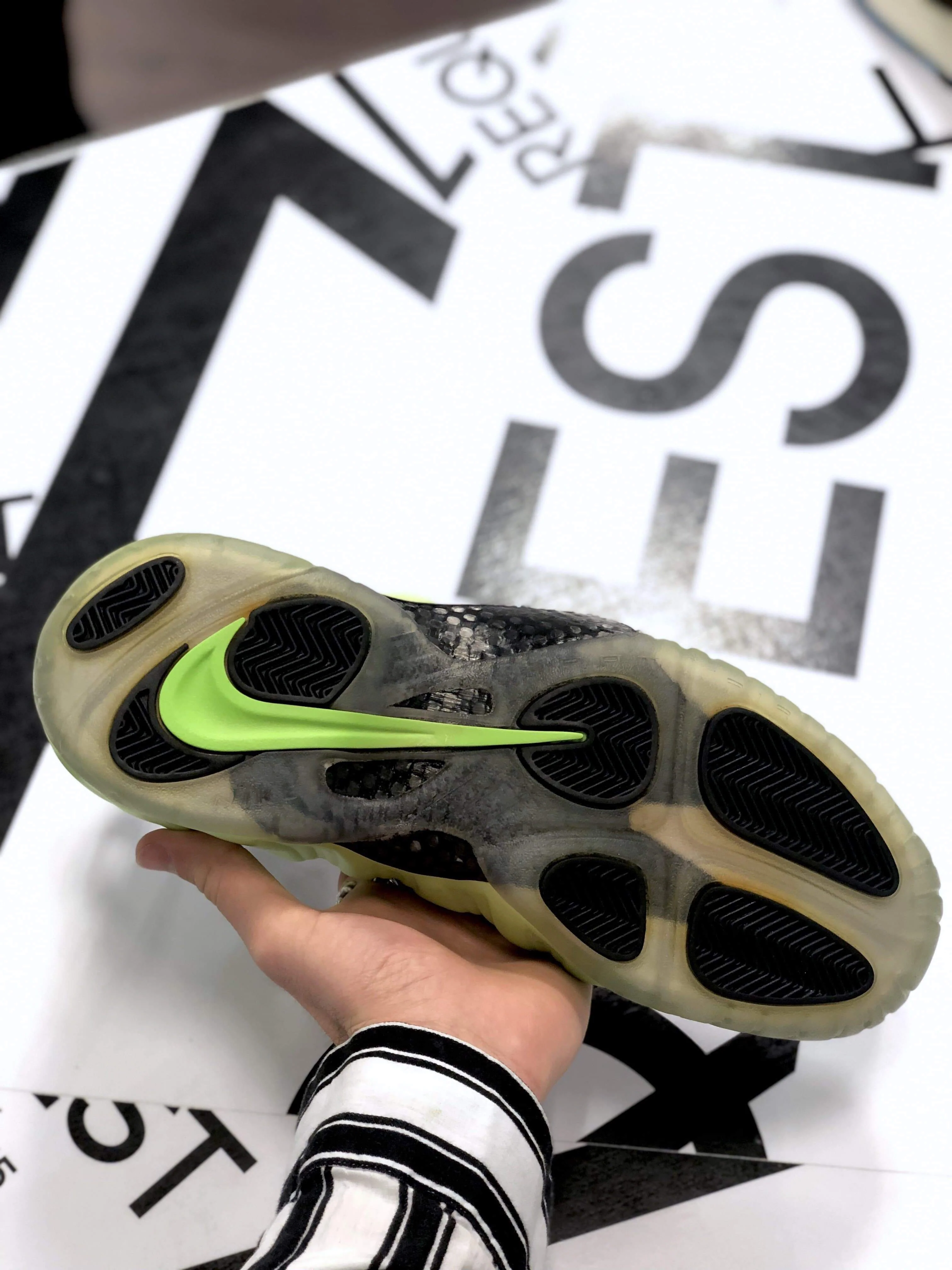 Air Foamposite Pro “Electric Green” - Image 3