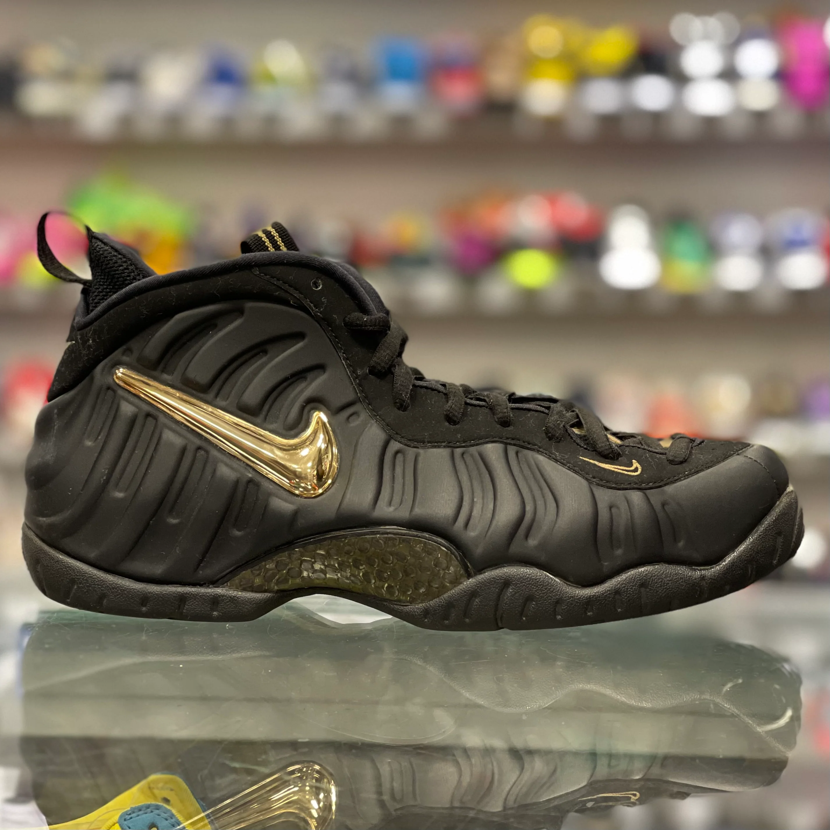 Air Foamposite Pro “Metallic Black Gold” - Image 2