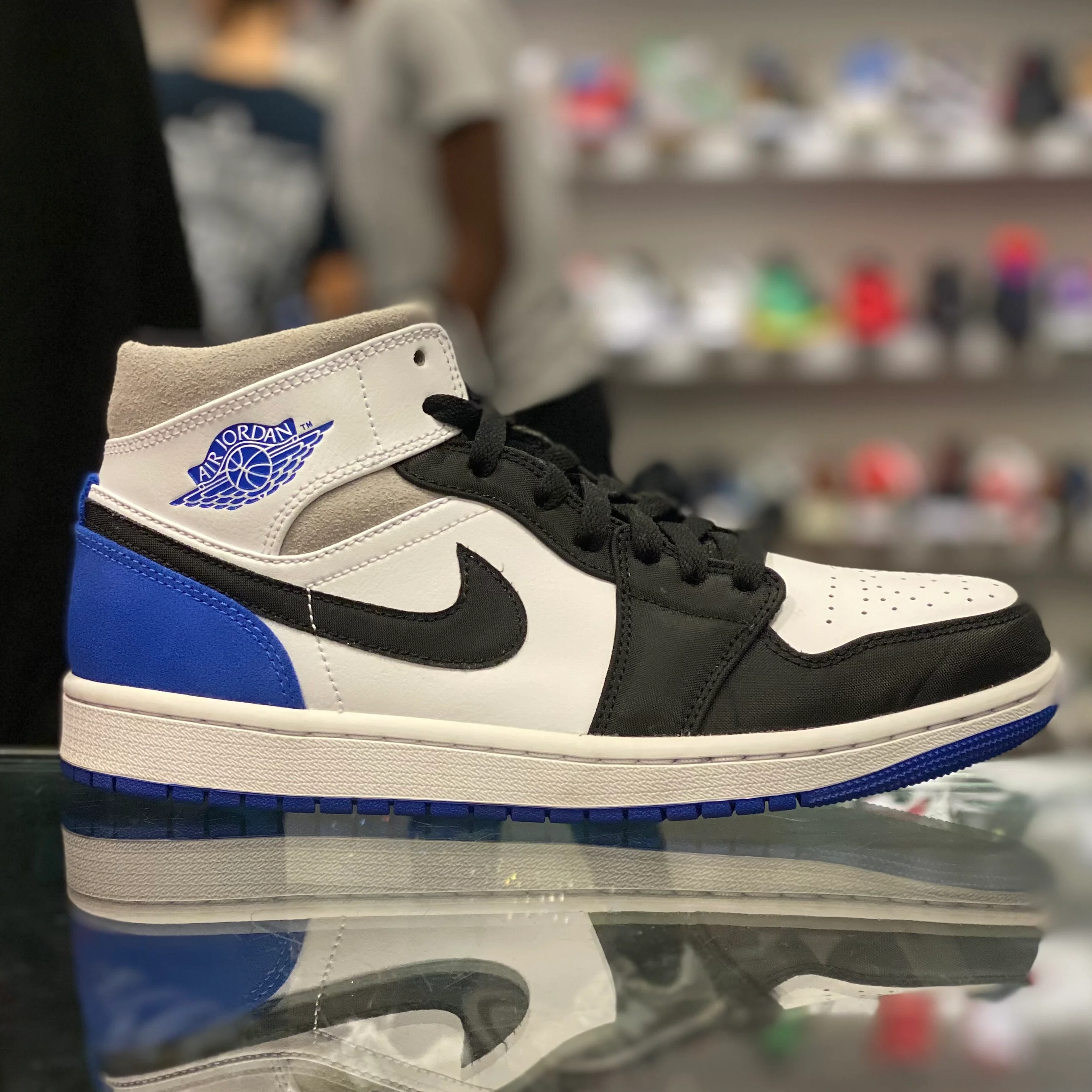 Air Jordan 1 Retro Mid SE “Union Royal” - Image 3