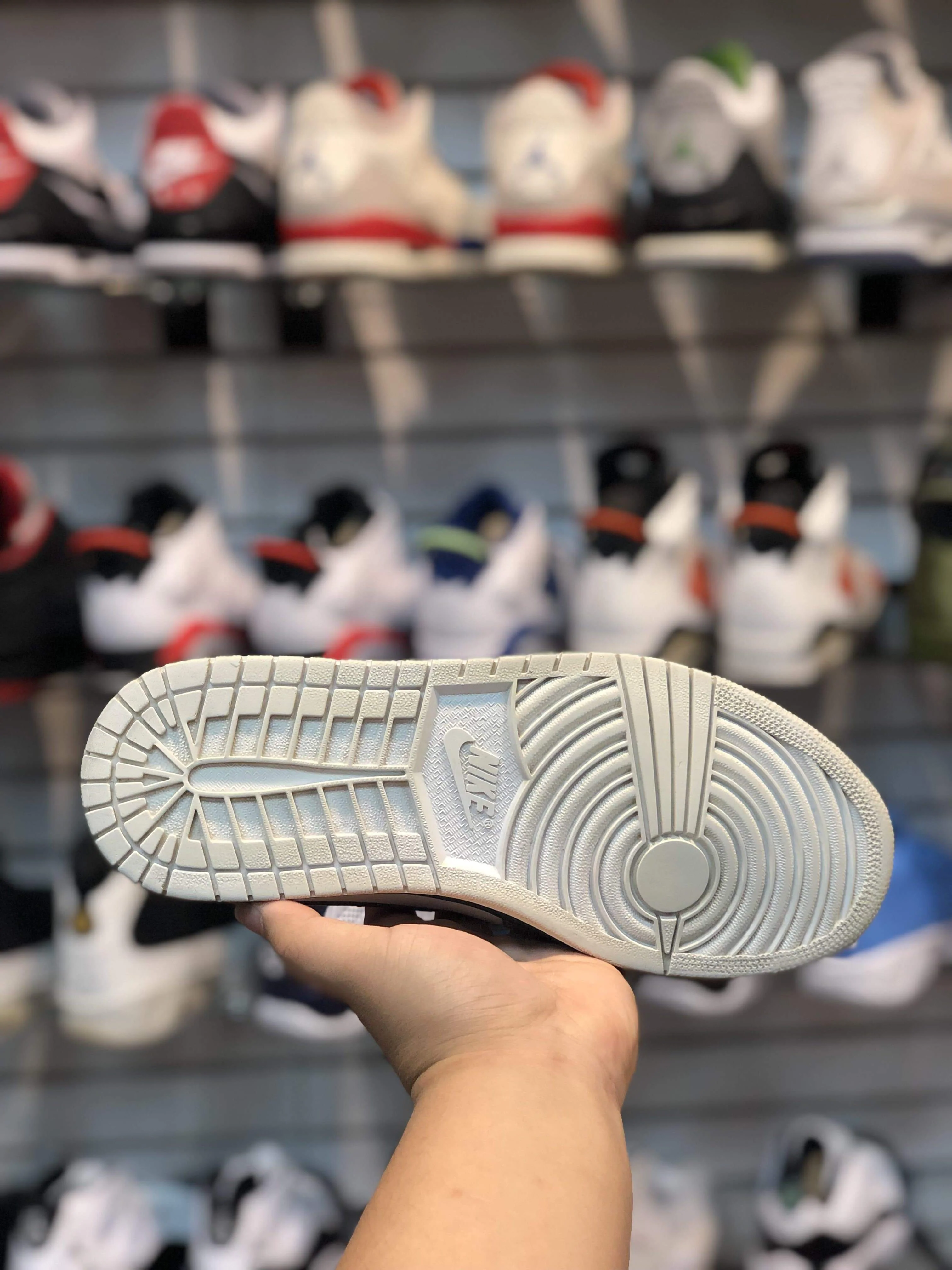 Air Jordan 1 Retro “Olympic 2008” - Image 3