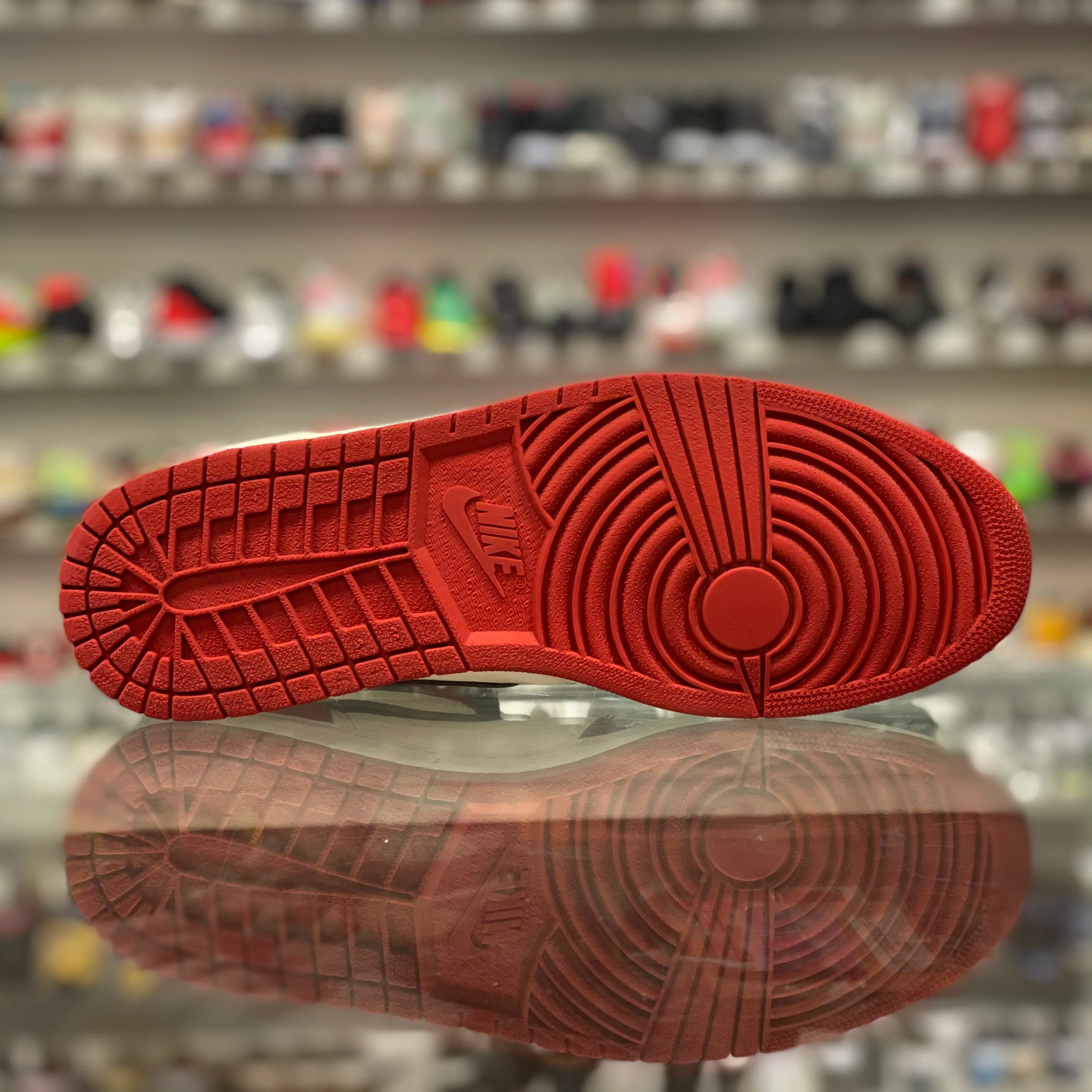 Air Jordan 1 Retro “Patent Chicago Bulls” - Image 3