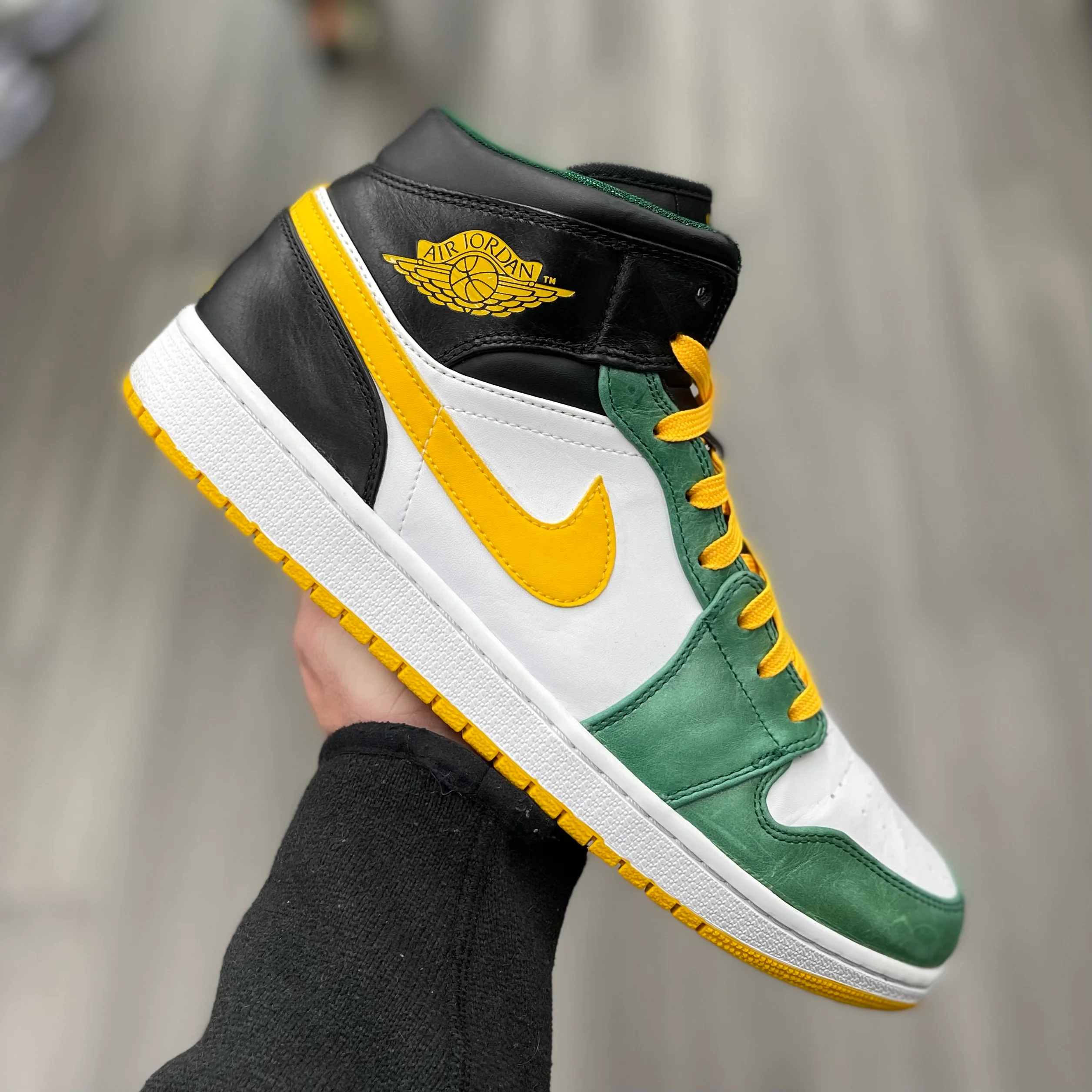 Air Jordan 1 Retro “Sonic” - Image 2