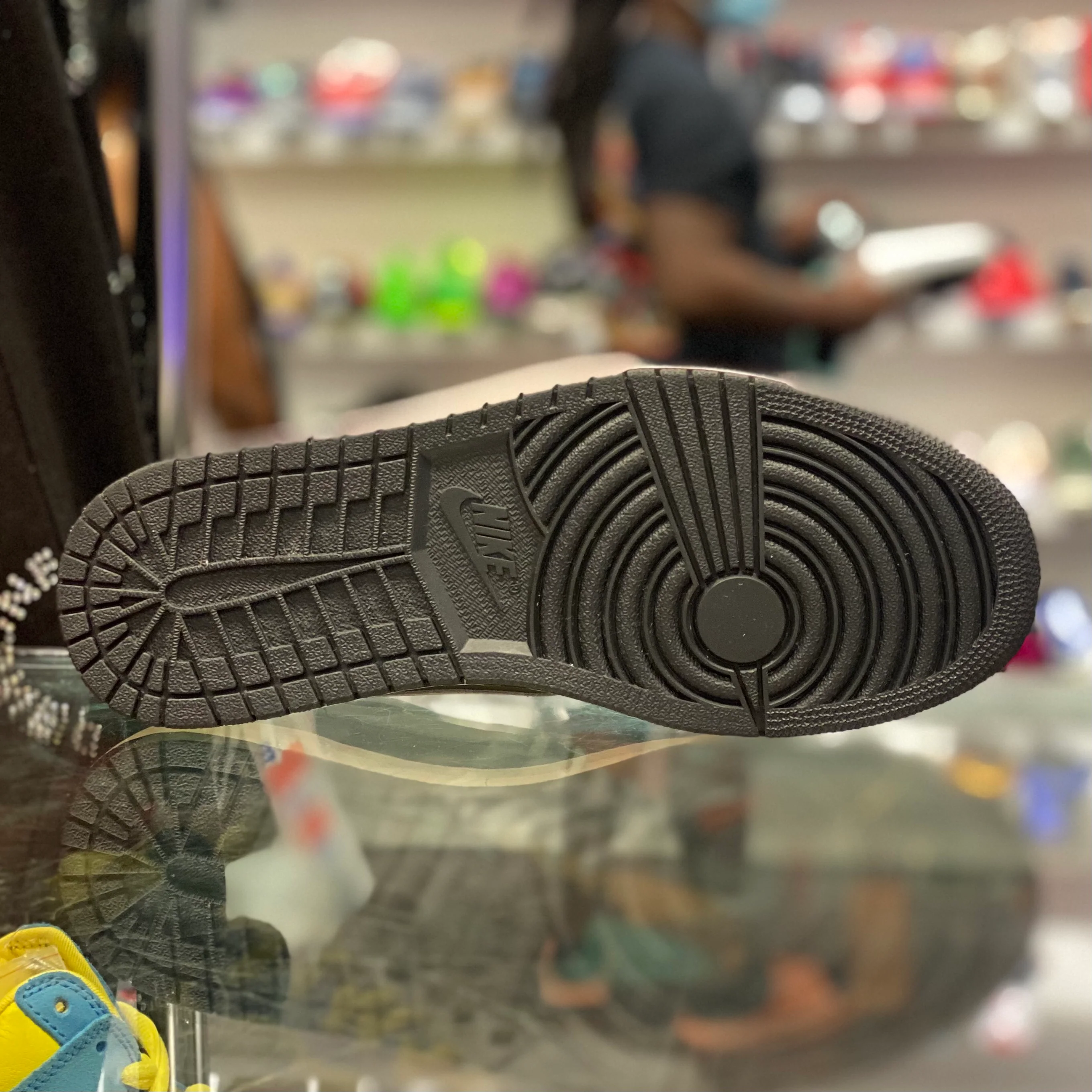 Air Jordan Retro 1 Low “Shadow” - Image 3