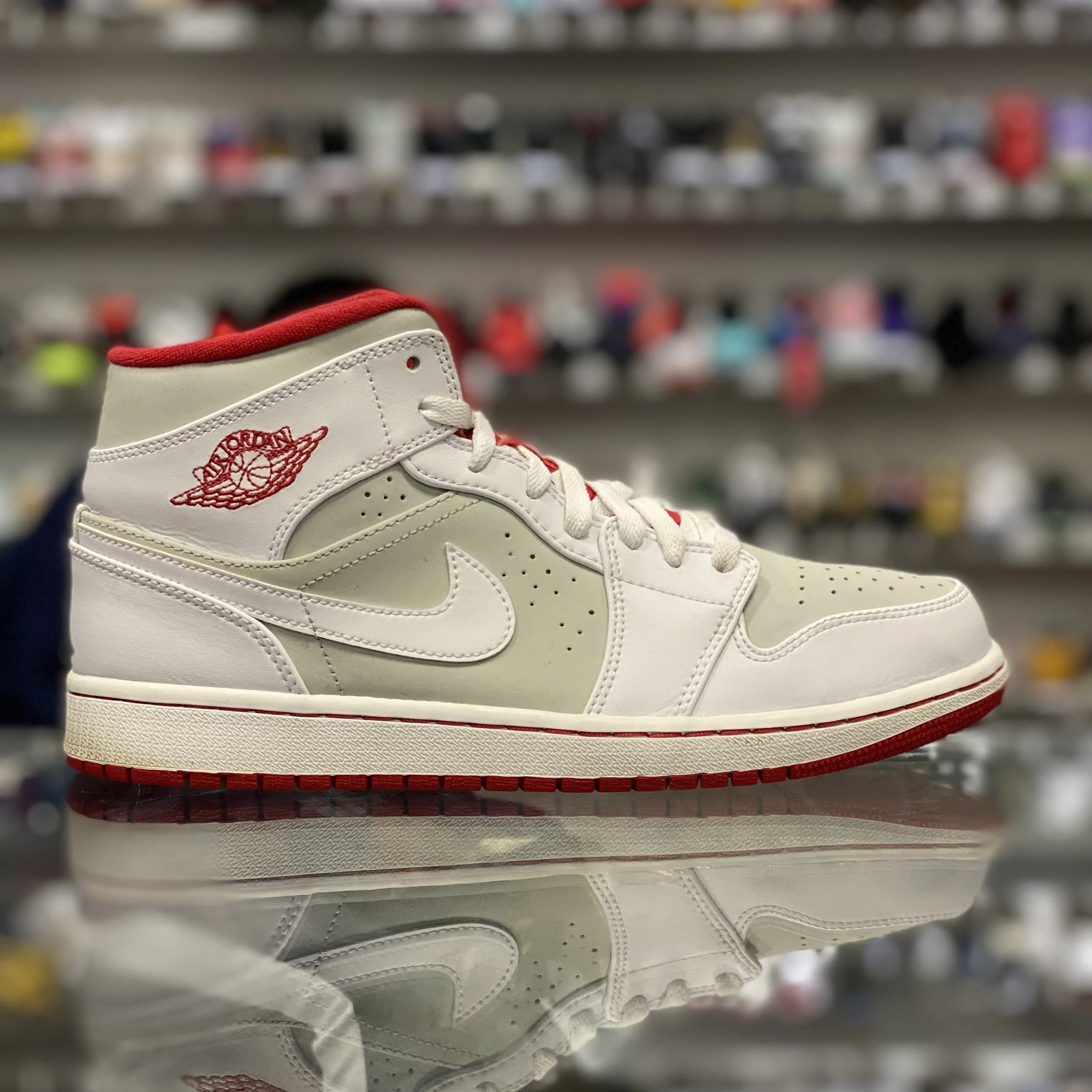 Air Jordan Retro 1 Mid “Hare” - Image 2