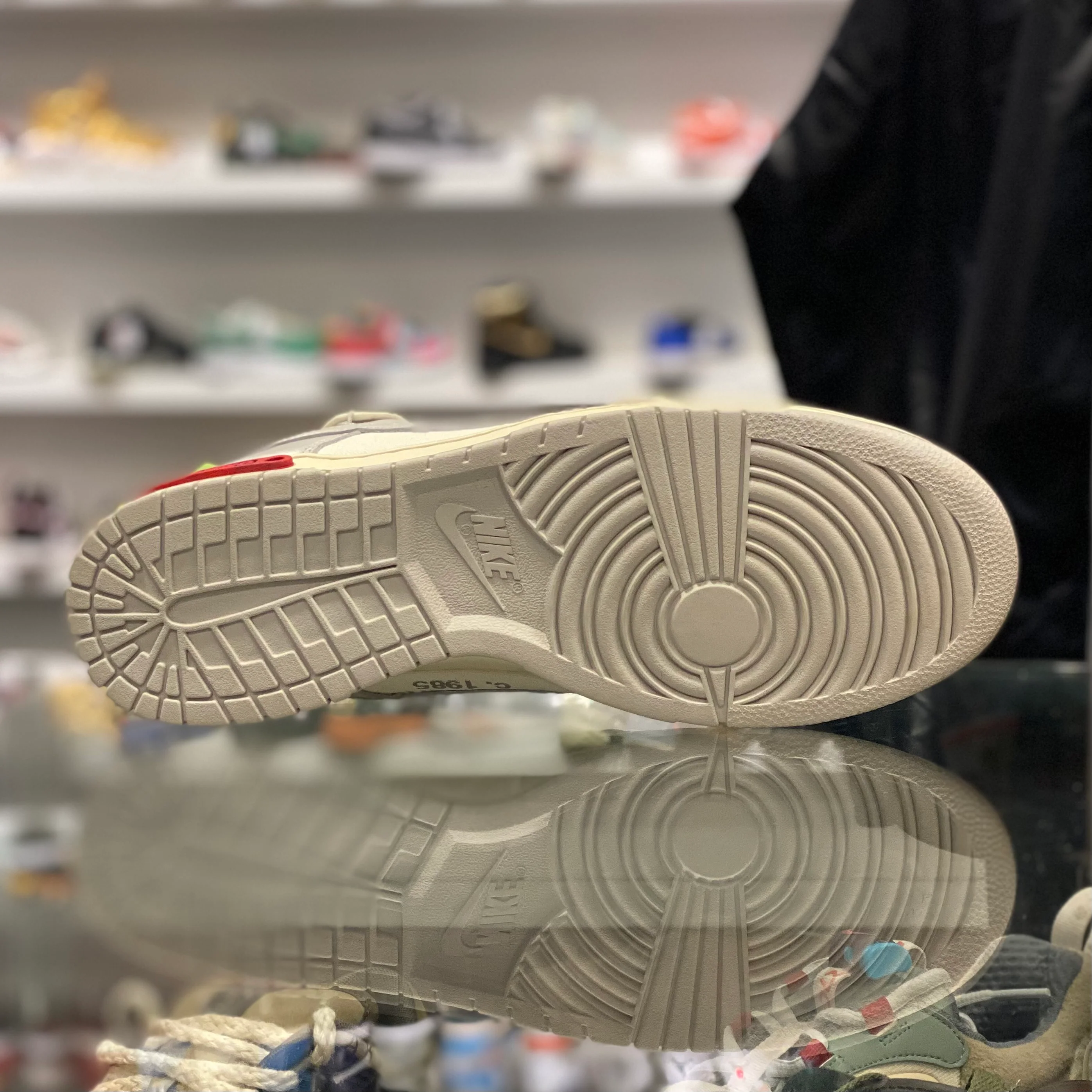 Dunk Low “Off White Lot 25” - Image 3
