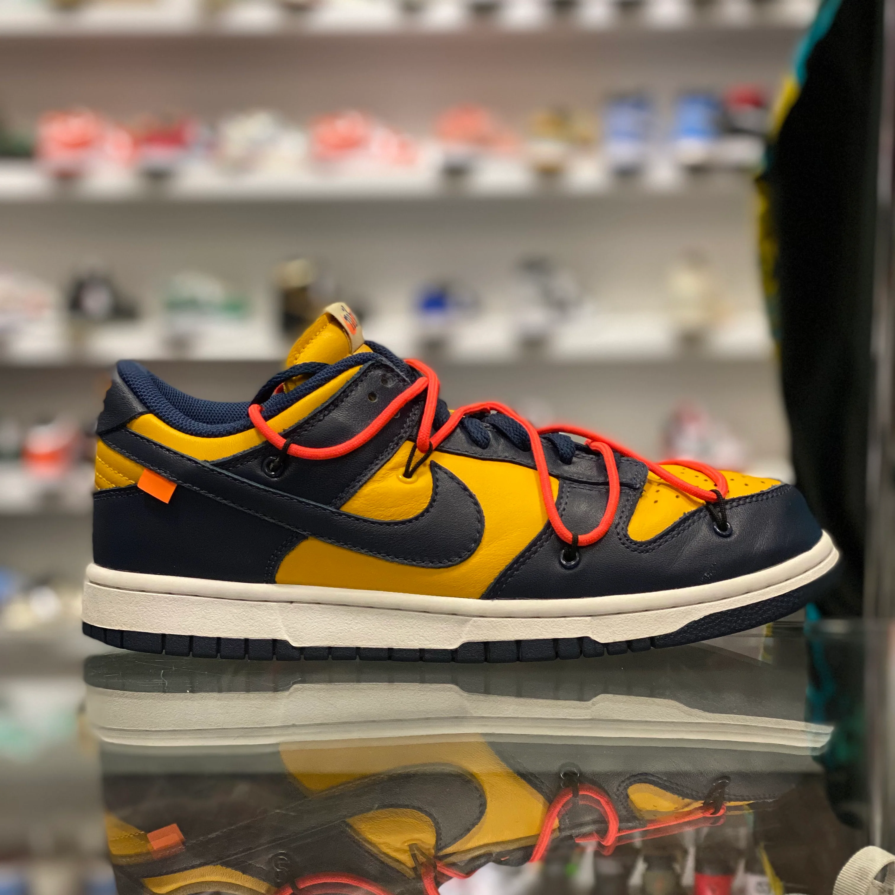 Dunk Low “Off White University Gold Midnight Navy” - Image 4