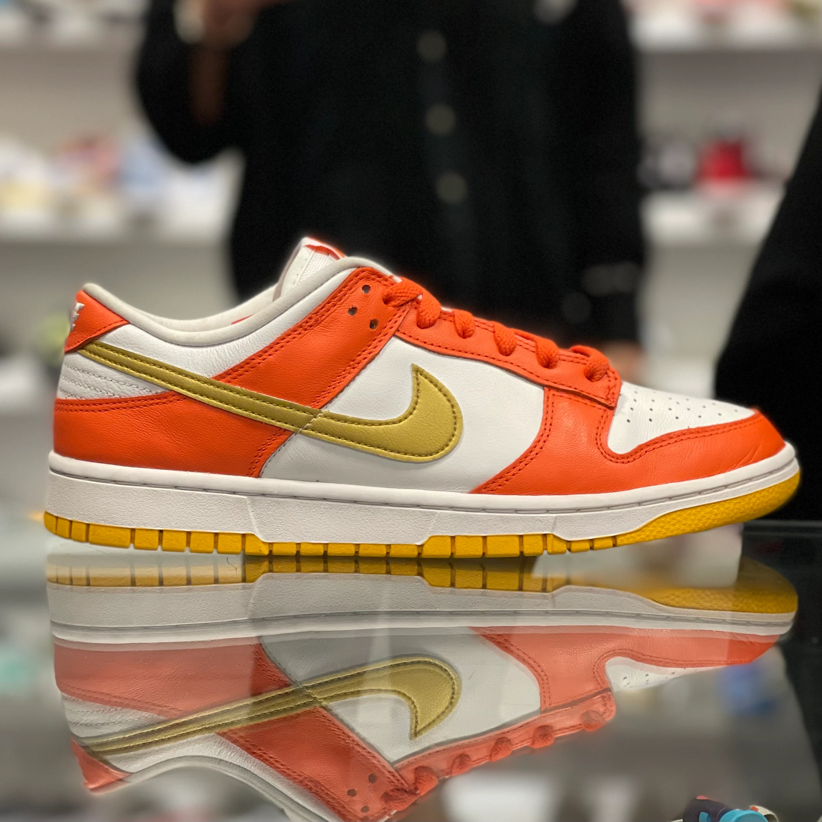 Dunk Low "University Gold" (W) - Image 3