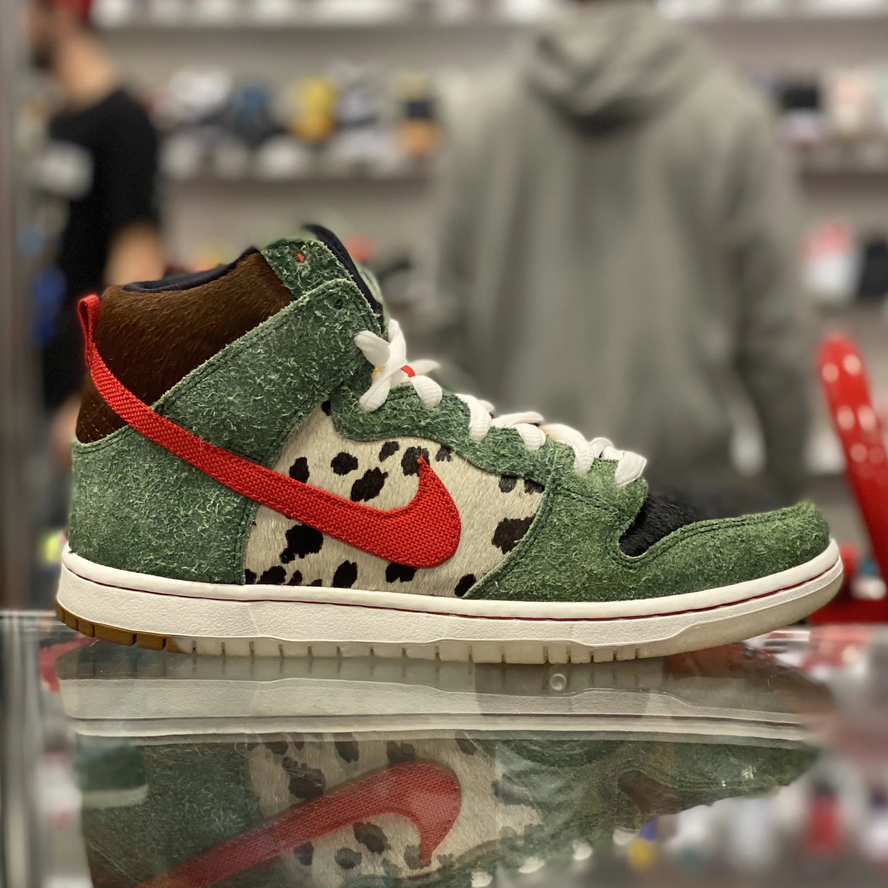 SB Dunk High “Dog Walker” - Image 4