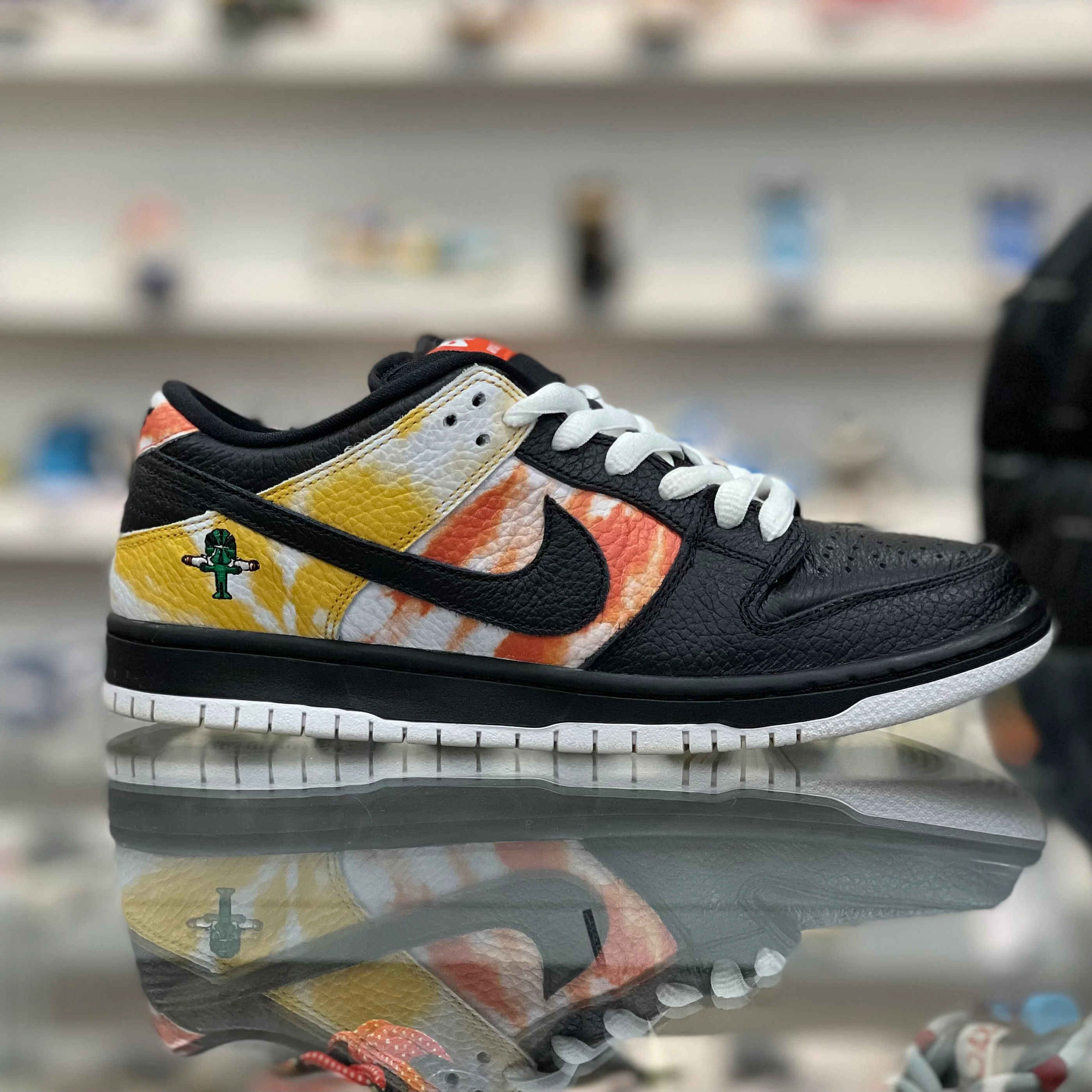 Sb Dunk Low Ray Gun “Tie-Dye Black” - Image 18