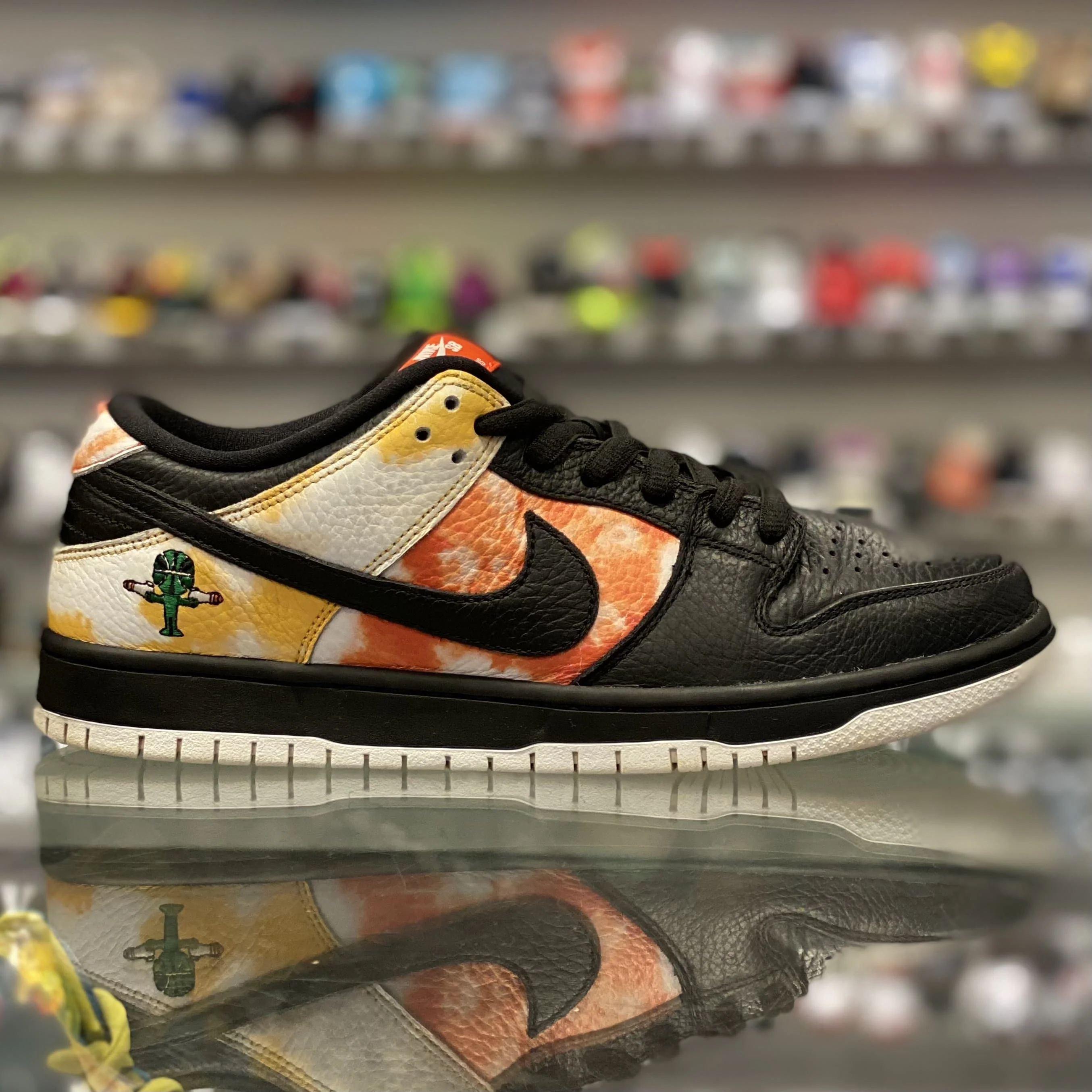 Sb Dunk Low Ray Gun “Tie-Dye Black” - Image 4
