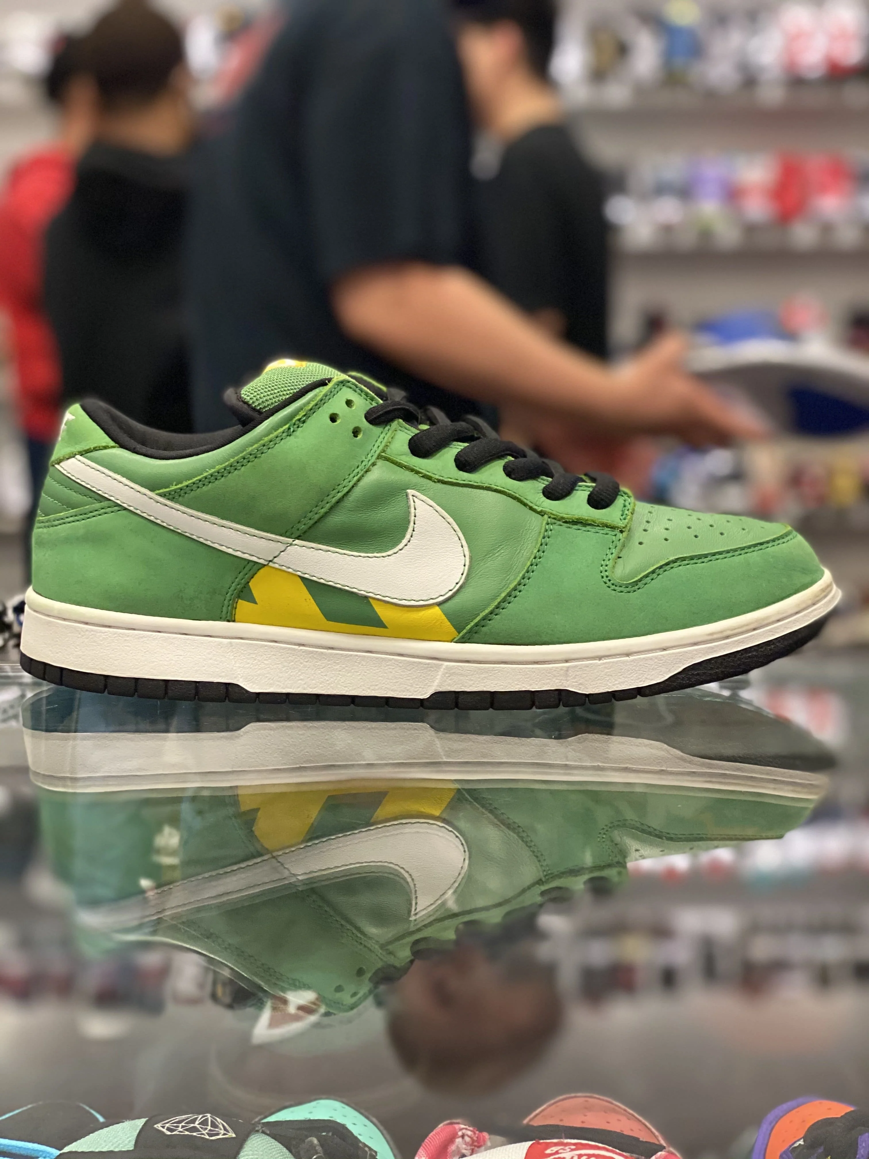 SB Dunk Low “Tokyo Green Taxi” - Image 2