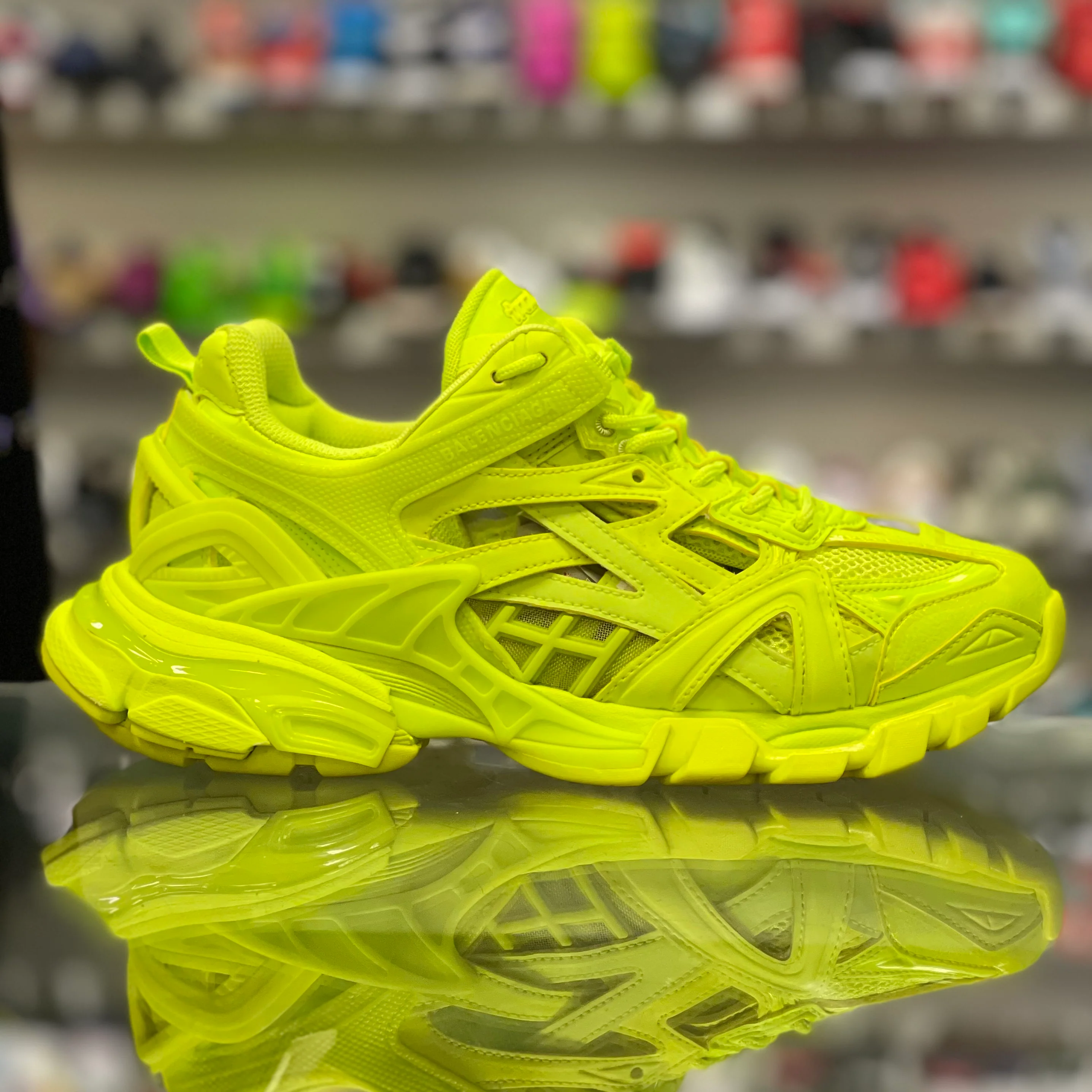 Track 2 “Fluo Yellow” - Image 2
