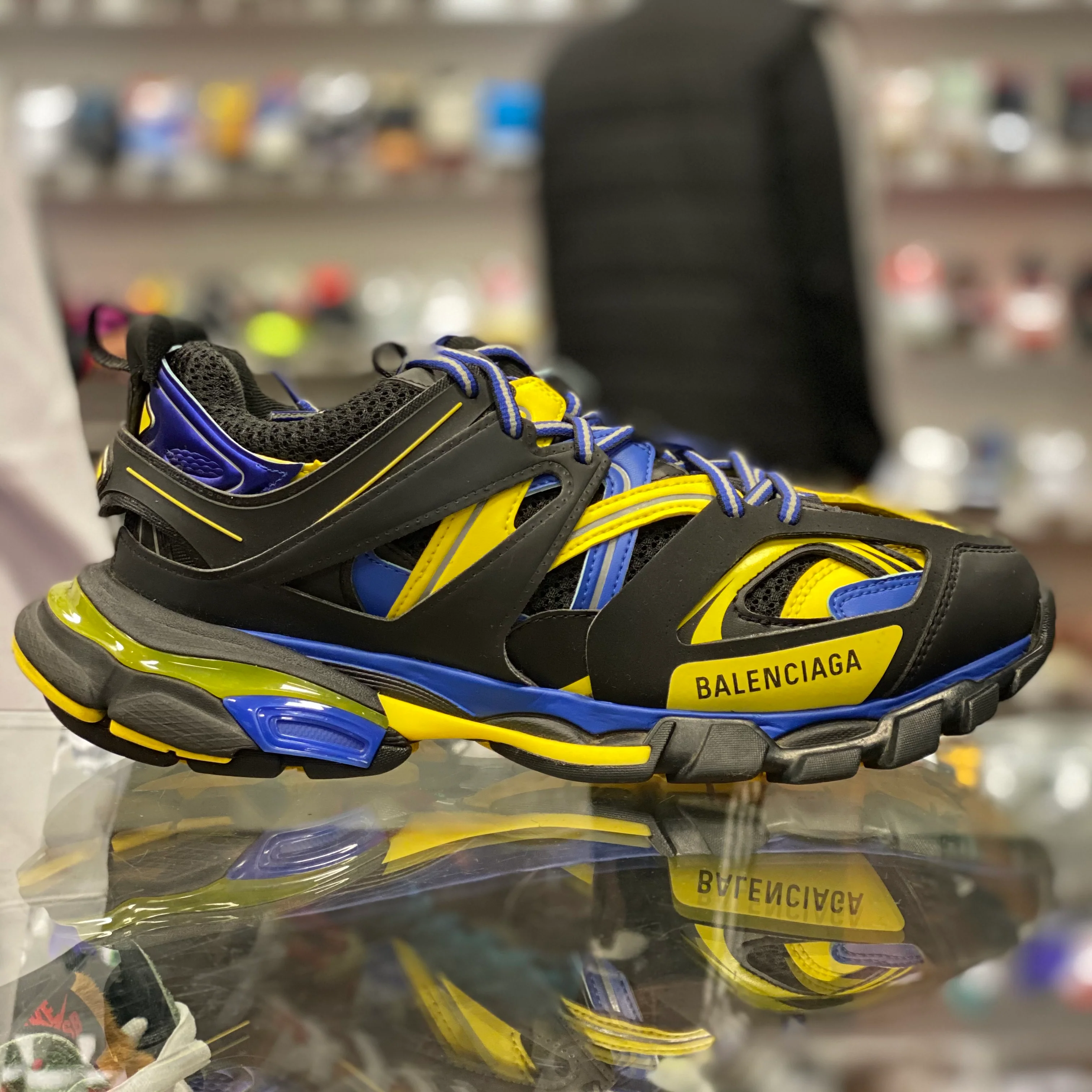 Track “Black Blue Yellow” - Image 2
