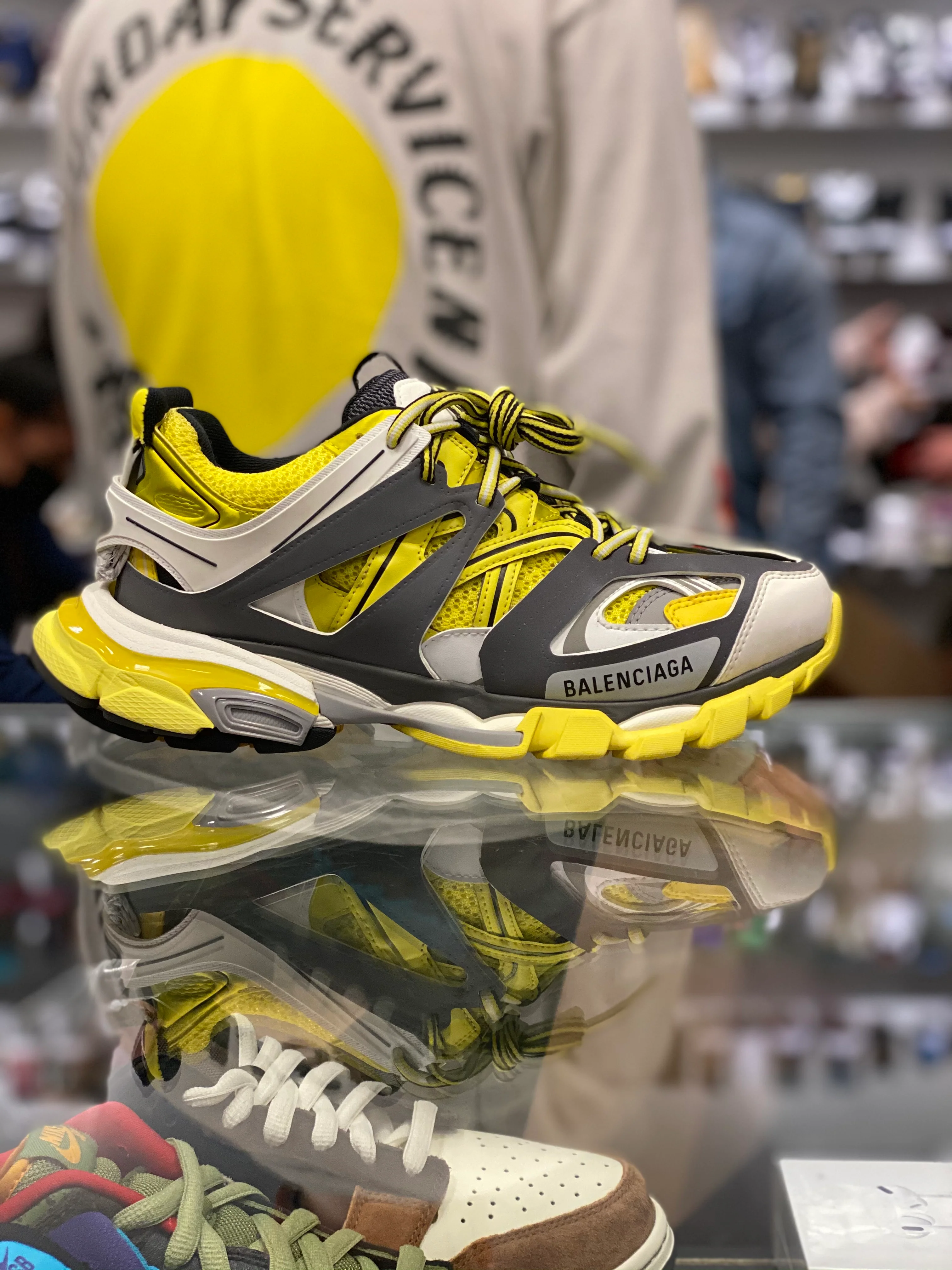 Track  “Yellow & White” - Image 2